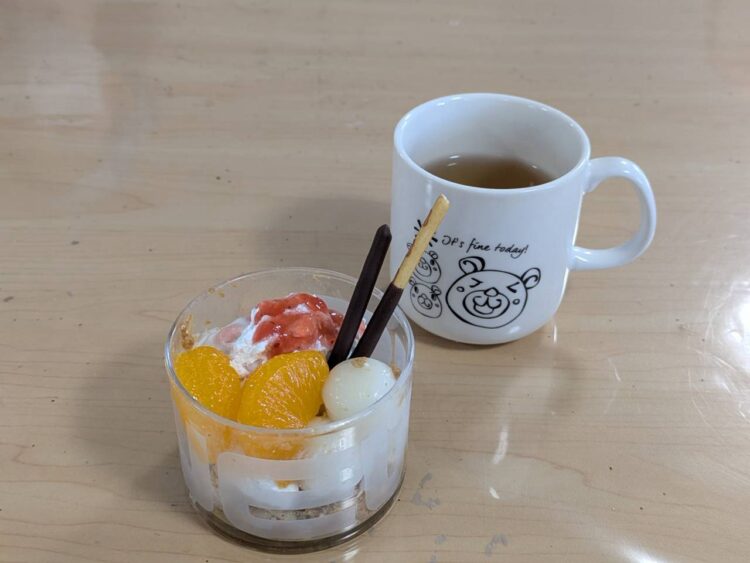 暑い日は　冷たいおやつだ～✌